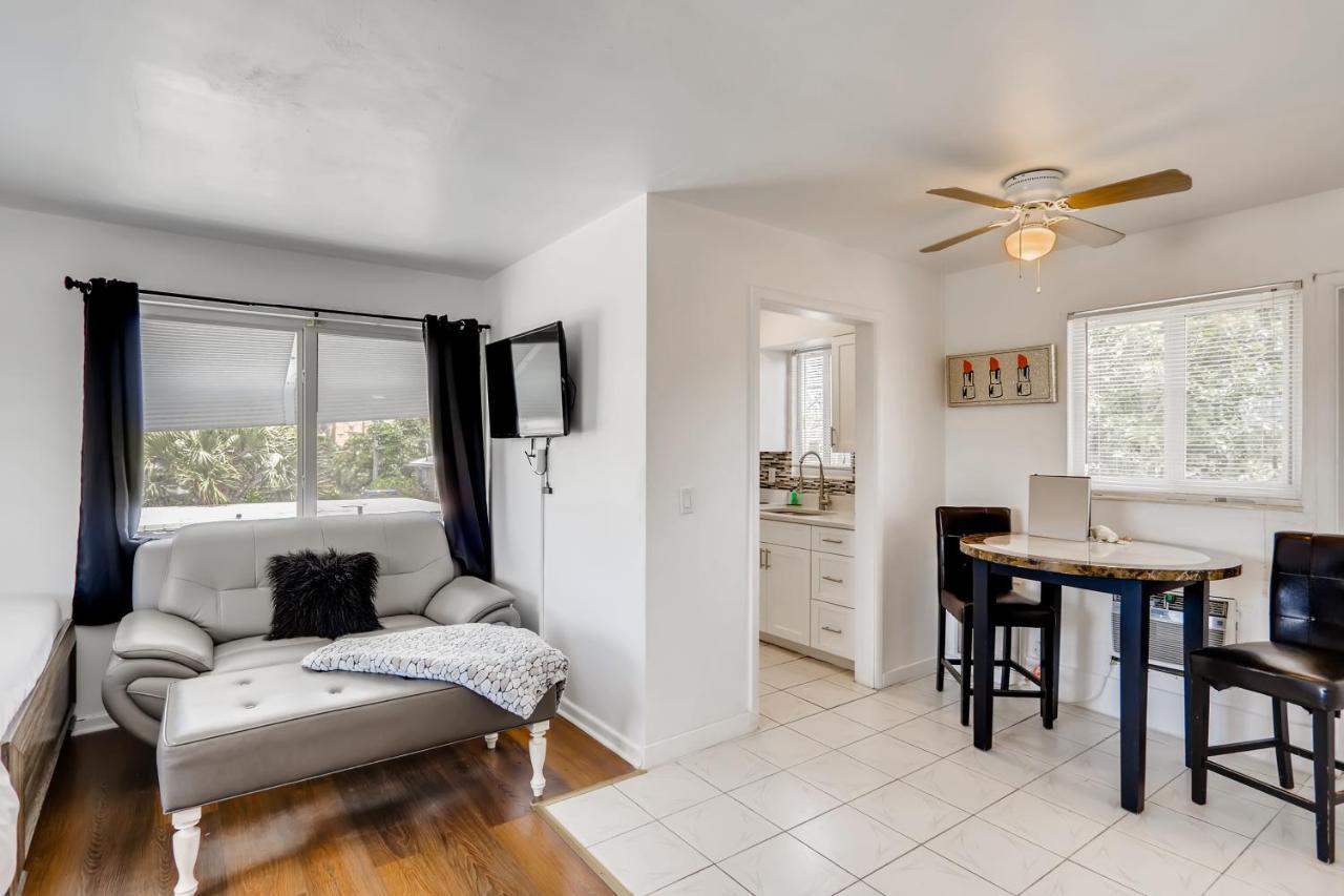 Coral Sands HUGE Studio w/ 2 Queen beds! West Palm Beach Buitenkant foto