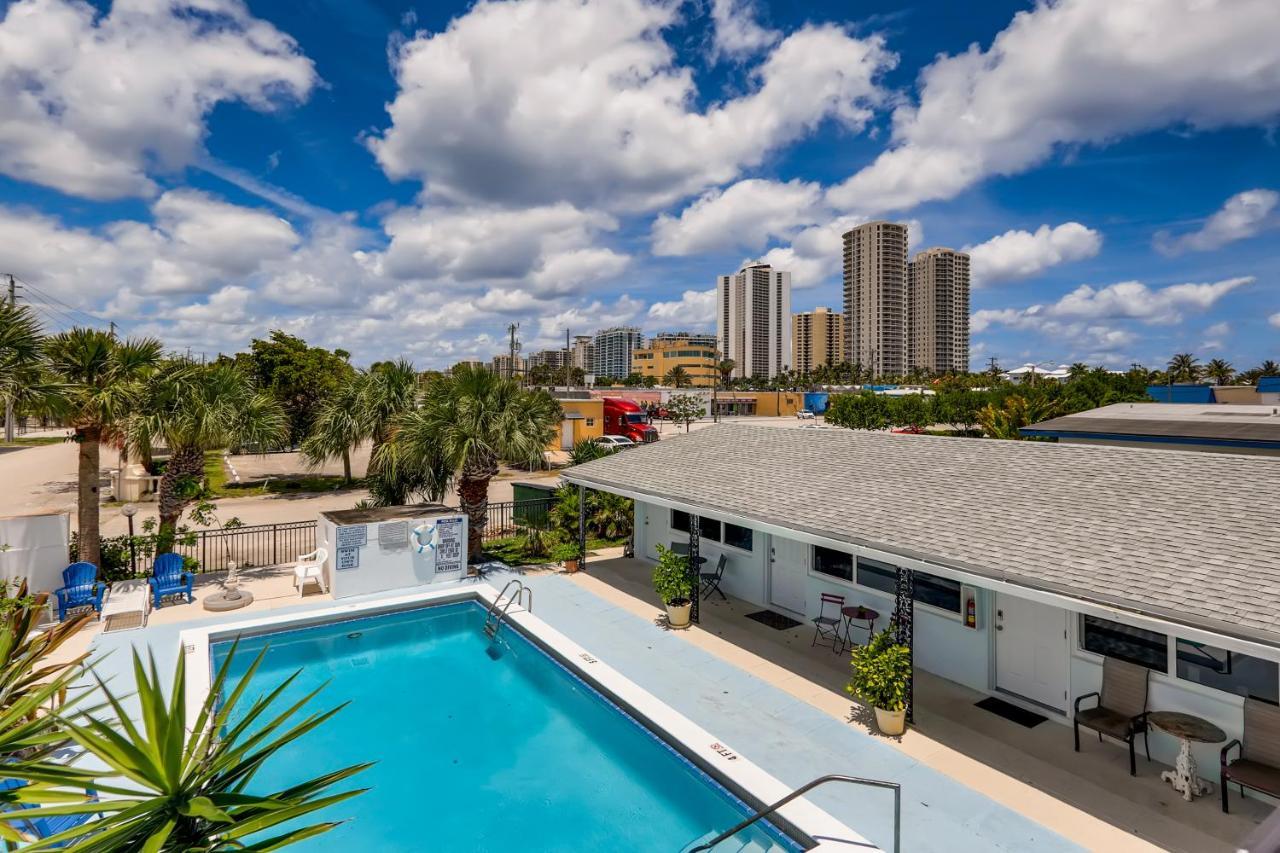 Coral Sands HUGE Studio w/ 2 Queen beds! West Palm Beach Buitenkant foto